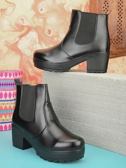 XE Looks - Black Classy and Elegant Boots
