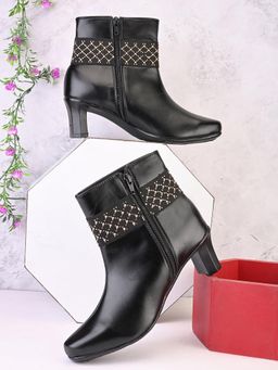 XE Looks - Black Comfortable and Trendy Block Heel Boots