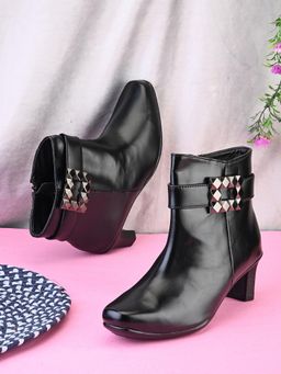 XE Looks - Black Comfortable and Stylish Boots