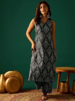Varanga - Halter Neck Printed Kurta with Pant