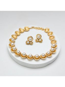 ZARIIN - Power Pearls Necklace And Studs Set
