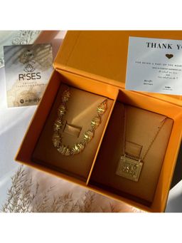 ZARIIN - Nirvana Lotus Necklace Gift Box