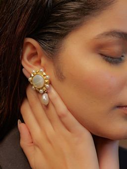 ZARIIN - It'S A Pearl World Earrings