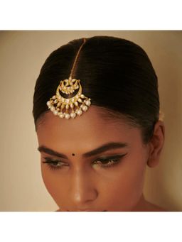 ZARIIN - Chaand Ka Tukda Maang Teeka With Mirror Polki And Pearls