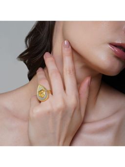 ZARIIN - Tigris Charm - Tiger Ring With Mother Of Pearl