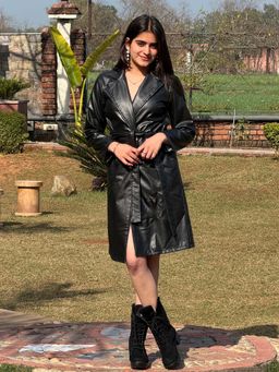 Tandul - Black Full Sleeves Solid/Plain Notched Lapel Coat