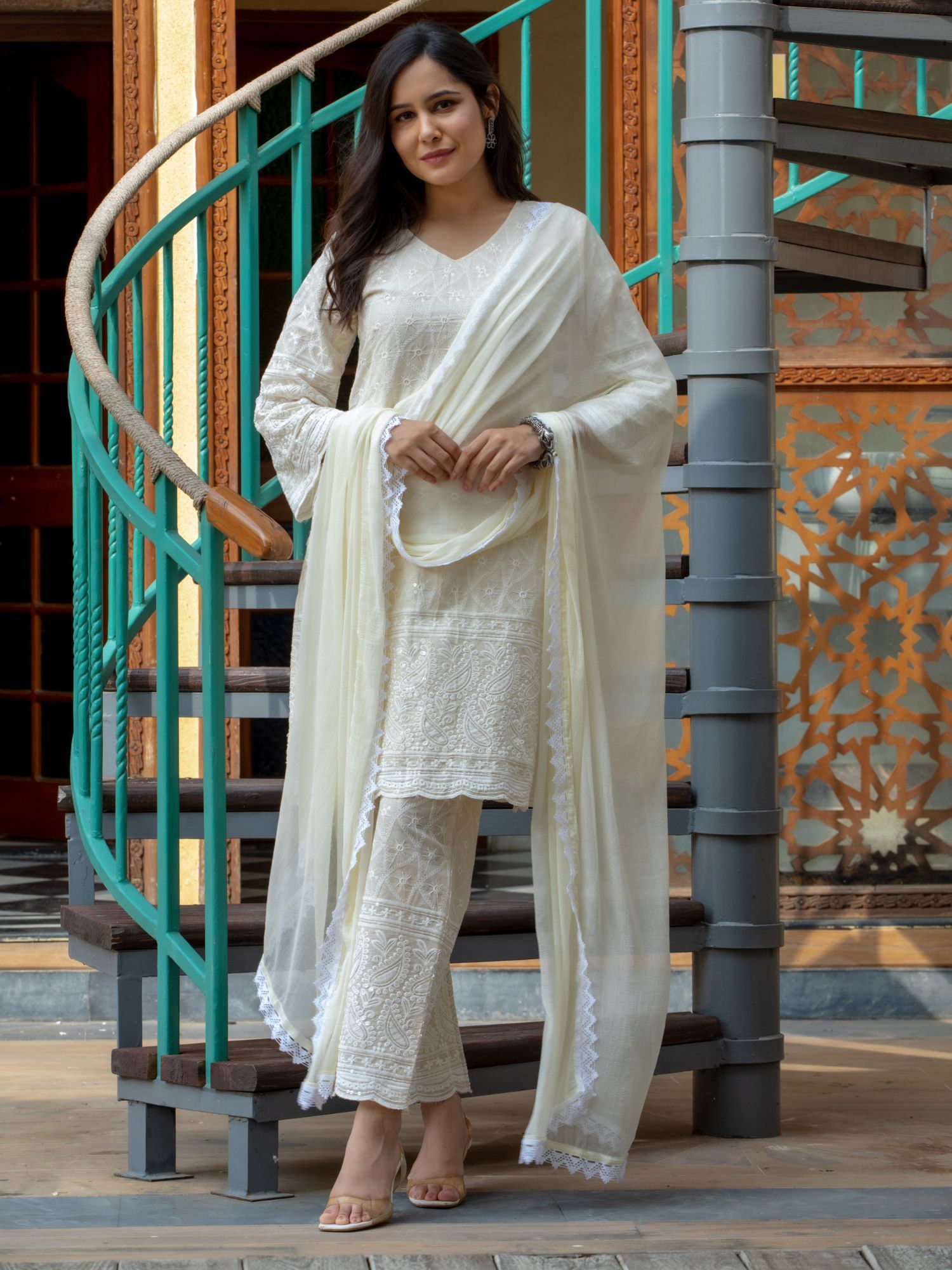 Off White Chikankari Kurta (Set of 3) (XS)