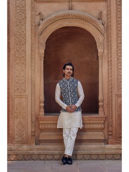 STUDIO BAGECHAA - Zaroon Kurta and Pant with Embroidered Nehru Jacket (Set of 3)