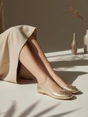 Gold color option, Currently selected