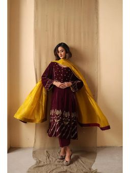 Khushboo & Pankaj - Maroon Dusk Velvet Kurta With Pant And Dupatta