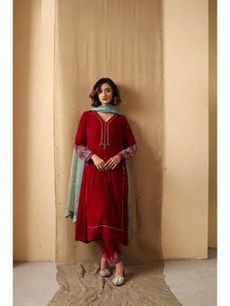 Khushboo & Pankaj - Ruby Red Velvet Kurta With Pant And Dupatta