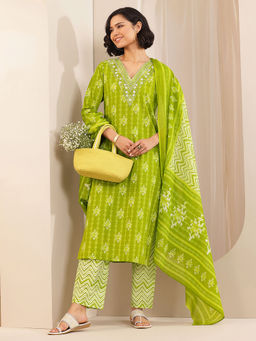 Libas - Women Green Floral Kurta with Pant & Dupatta (Set of 3)