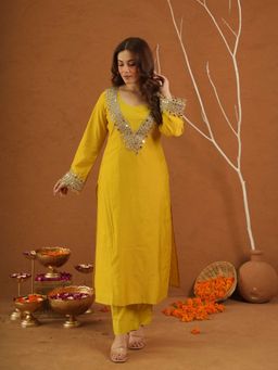 ONEWE INDIA - Sheeshmahal Yellow Chanderi Mirrorwork Kurta With Pant