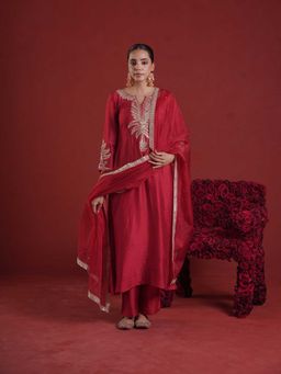 ONEWE INDIA - Maroon Embroidered Chanderi Kurta with Pant and Dupatta