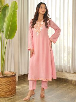 ONEWE INDIA - Women Blush Pink Floral Embroidered Muslin Kurta and Pant