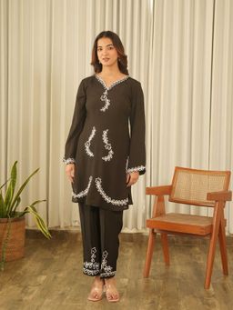 ONEWE INDIA - Women Deep Black Muslin Embroidered Kurta and Pant