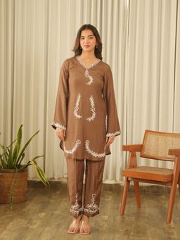 ONEWE INDIA - Women Chocolate Brown Muslin Embroidered Kurta and Pant