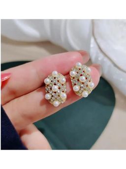 Salty - Mermaid Pearls Studs Earrings