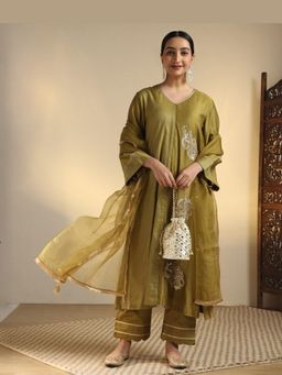 Sarvaa by Kriti - Green Chhaya Embroidered Kurta and Pant