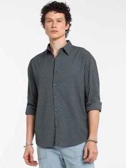 Campus Sutra - Men's Charcoal Grey Honeycomb-Textured Oversized Shirt