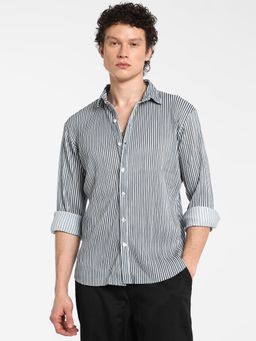 Campus Sutra - Men's Midnight Black and Powder White Pleat-Creased Shirt