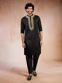 Vastramay - Men Black Zari Embroidered Silk Blend Kurta With Pyjama