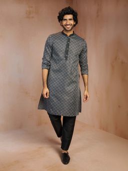 Vastramay - Men Grey Silk Blend Jacquard Thread Long Kurta With Pyjama