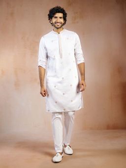 Vastramay - Men White Embroidered Silk Blend Kurta With Pyjama