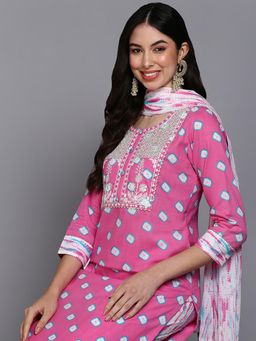 Vaamsi - Women Pure Cotton Pink Bandhani Printed Straight Kurta and Pant with Dupatta (Set of 3)