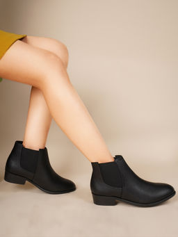 SHUZ TOUCH - Women Black Solid Chelsea Boots
