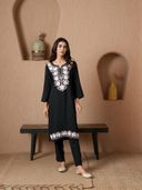 Black color option, Sold out, Currently selected