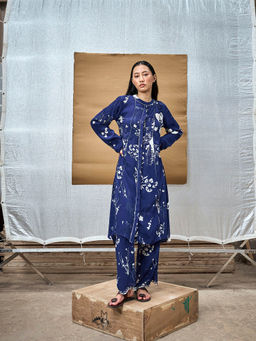 AMKA INDIA - Navy Blue Floral Kurta & Pant (Set of 2)