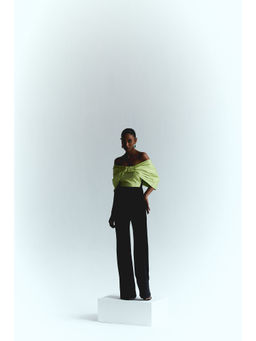 Manika Nanda - Green Contrast Bow Detailed Jumpsuit