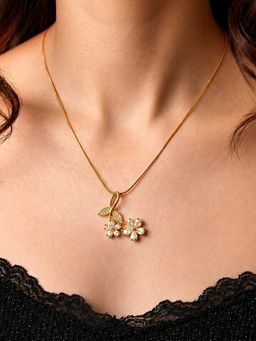 ARTKLIM - Blooming Floral Crystal Anti-Tarnish Necklace