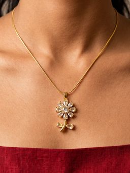 ARTKLIM - Dazzling Daisy Crystal Flower Anti-Tarnish Necklace