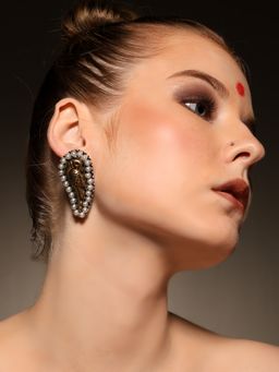 VENI - 925 Sterling Silver Pearls Studded Oxidised Drop Earrings