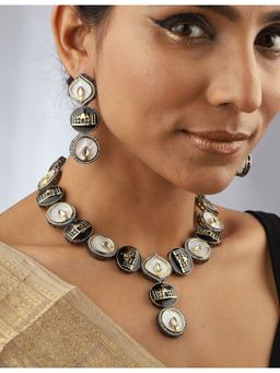 VENI - 18Kt Gold Plated Stone Studded and Beaded Bagh Jewellery Set