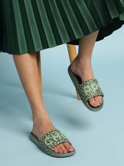 Chupps - Nyra Green Sliders