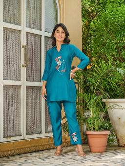 DISHWA FASHION - Women Teal Embroidered Mandarin Collar Co-Ord Set