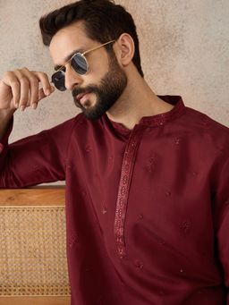 ETHNIC BAY - Men Maroon Silk Blend Full Sleeves Kurta with Bottom