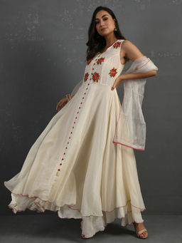 Sonal Kabra - Ivory Hand Embroidered Sleeveless Kurta (Set of 2)