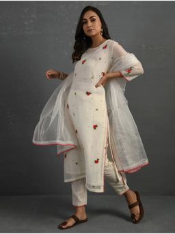 Sonal Kabra - Ivory Pink Hand Embroidered Kurta (Set of 4)