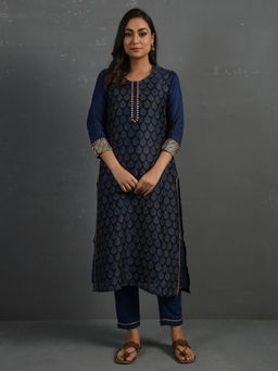 Sonal Kabra - Indigo Block Printed Handwoven Chanderi Kurta with Mul Slip And Pant (Set of 3)