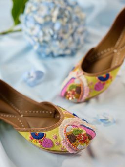 Gajra Gang - Multi-Color Thread Hand Embroidered Leather Juttis GGFW07