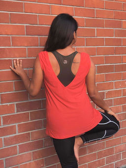 Kica - Deep V Back Relaxed Fit With Lightweight Fast Drying Fabric - Red