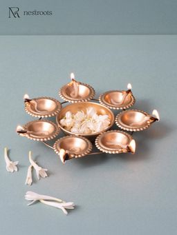 Nestroots - Elegant Golden Candle Holder Urli 7 Diyas