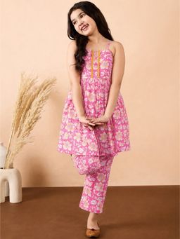 StyloBug - Pink Floral Cotton Kurta and Pant