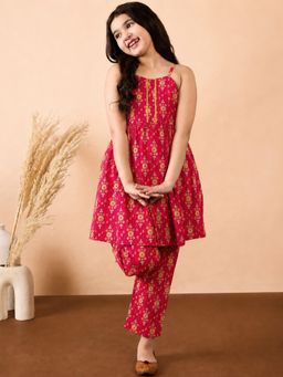 StyloBug - Red Floral Cotton Kurti and Pant