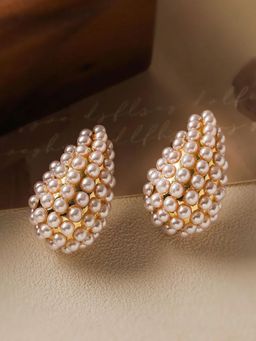 Peachy Accessories - Elegant Classic White Pearl Stud Earrings