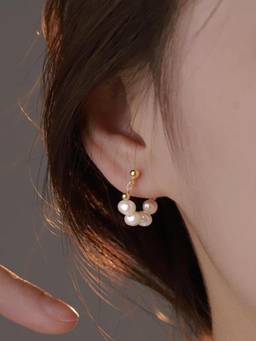 ISHKAARA - White Pearl Chain Earrings